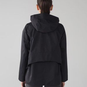 EXCELLENT CONDITION lululemon athletica Everyday Getaway Jacket Waterproof